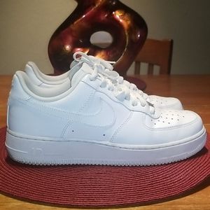 Nike Air Force One. Triple white.